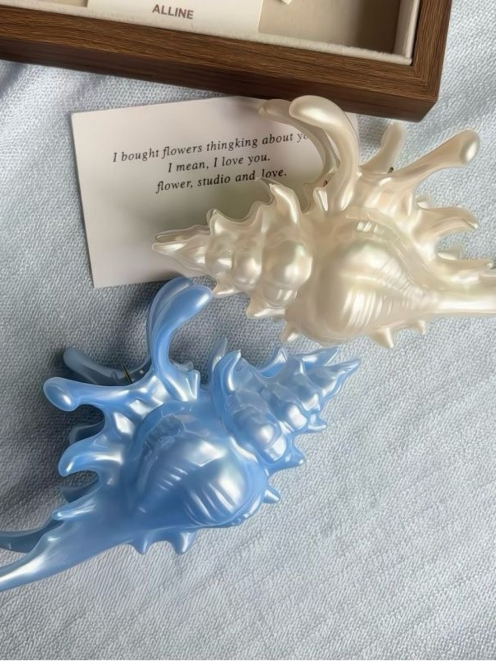 Conch Shell Hair Claw Clips - Picture 3 of 4